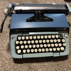 Smith Corona Sterling 6MSE-160708 Manual Typewriter 1972 w/Case Blue WORKS!
