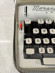 Remington Monarch Portable Typewriter Vintage 1960s two-tone color scheme