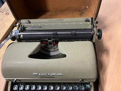 Vtg Remington Rand Quiet-Riter Typewriter w/ Case. FREE SHIPPING Miracle Tab