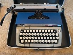1966 Smith-Corona Classic 12 Manual Typewriter – Blue w Case tested working