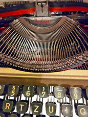 Vintage Olympia SM3 De Luxe Mechanical Typewriter (German QWERTZ Layout)