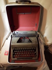 Royal Deluxe Quiet Writer vintage gray typewriter with tan case 1957