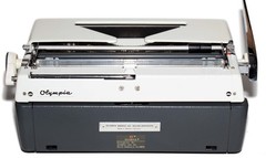 White 1971 Olympia SM9 De Luxe Restored Typewriter, New Platen, SM-9 Pica 97
