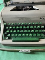 Vintage 1957 Royal Companion Portable Typewriter RS3569305 Elite 12CPI Very Nice