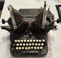 Antique Bat-Wing Oliver Model #5 Typewriter 1911-1914. Chicago, Illinois
