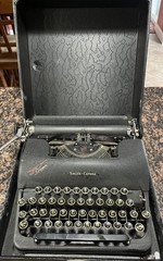 NICE VTG 1947 Smith-Corona Clipper Vintage Portable Typewriter W/ Case. Working