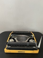 Silver Seiko Silverette Portable Yellow Manual Typewriter Japan – Missing Cover