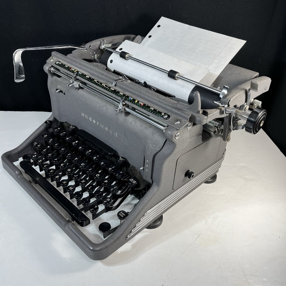Vintage 1952 Underwood Typewriter Manual Serial Number 7246217 Gray Cast Metal