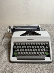 1966 Olympia SM8 Typewriter – Near Mint – Serviced – Senatorial No.71 Font