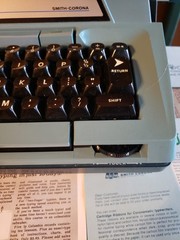 Vintage Smith Corona Coronet XL Electric Typewriter & Manuals,Case Tested Works
