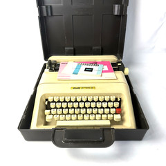 Olivetti Lettra 35 Portable Manual Typwriter Beige , Vintage with Case