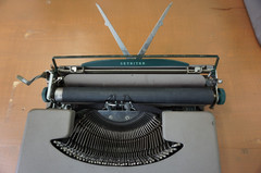 1950s Smith-Corona Skyriter Vintage Ultra Portable Typewriter Works! Sold as-is