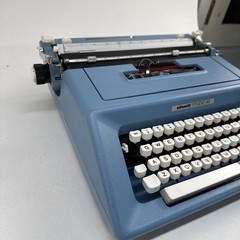 *AS-IS READ* OLIVETTI Studio 46 Typewriter Spain Hard Plastic Case + EXTRAS