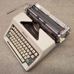 1964 Olympia SM9 Portable Typewriter w/ Case – UNTESTED – Made in W. Germany