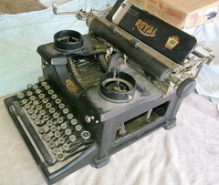 1920’s Royal Model 10 Ribbon Typewriter #X-1404436 Beveled Glass gone PARTS ONLY