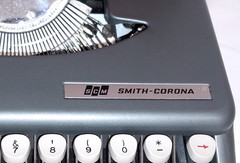 1961/62 Smith Corona Skyriter Ultra portable Typewriter 4Y series Tested & Works