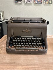 Underwood Typewriter Model SX Gray Vintage 1955