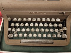 VTG 1955 Royal Senior Companion MANUAL Portable Typewriter in Case W/Lock GUC