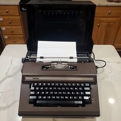 BROTHER ELECTRIC TYPEWRITER MODEL 3800 CORRECT-o-RITER WITH HARD CASE & POWER CO