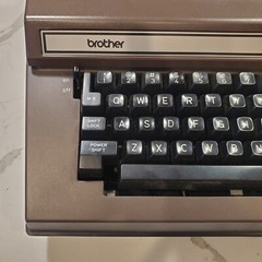 BROTHER ELECTRIC TYPEWRITER MODEL 3800 CORRECT-o-RITER WITH HARD CASE & POWER CO