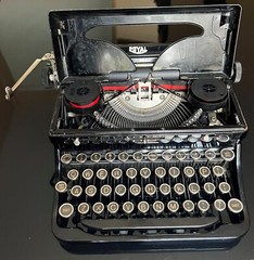 VTG 1937 Royal Portable Manual Typewriter w/ Case Model O Bay Area’s San Leandro