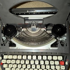 Montgomery Ward Signature 440T Manual Portable Typewriter with Case
