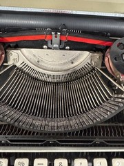 Remington Monarch Portable Typewriter Vintage 1960s two-tone color scheme