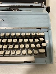 Vintage 1962 Remington Fleetwing Portable Typewriter Blue WORKS