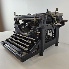 Antique 1920s Underwood Manual Typewriter with Glass Keys