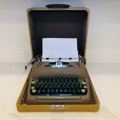 PORTABLE SMITH-CORONA SILENT TYPEWRITER CASE NO KEY~1953~5S435803 GREEN KEYS