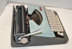 1961 Royal Forward I Portable Manual Slim Typewriter w/ Case Made In Holland
