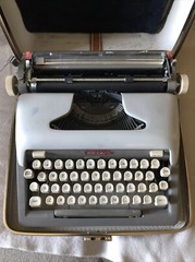 Royal Futura 800 Portable Manual Typewriter With Case And Pad 2 Tone Gray 1950s