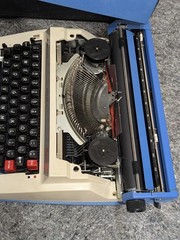 Vintage Kmart Kresge Model 812 Automatic 12 Typewriter in Case 60s 70s Untested
