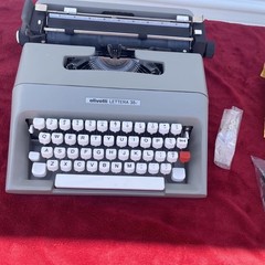 Olivetti Lettera 35i Typewriter – Mint Condition, Like Never Used.