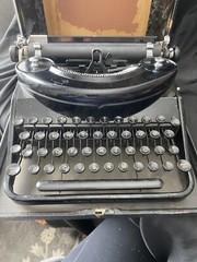 Vintage Beautiful 1937 Remington #7 Noiseless Portable Typewriter W/Case & Key