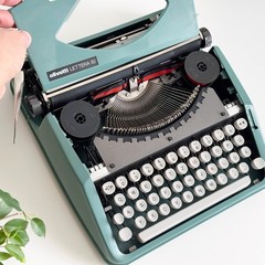 Olivetti Lettera 82 | Typewriter | Working | 1980s | UPS 3-Day to US/CAN