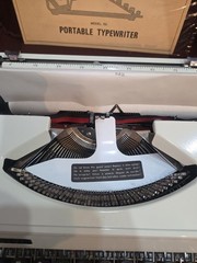 Ultra Rare Vtg 70s CLOVER Portable Typewriter Model 302 Complete Mint Condition