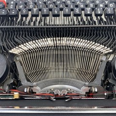 Rover 5000 Super DeLuxe Portable Travel Typewriter In Case w/ Japan YEN Key