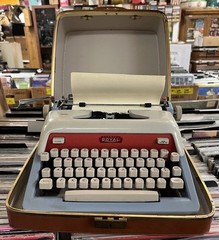 Royal Futura 800 Typewriter Rare Red White & Blue Tri-Color Model W Leather Case
