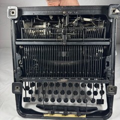 Vintage 1939-1940 Royal Quiet De Luxe Portable Typewriter No Case Untested