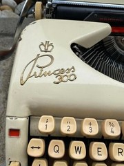 Princess 300 1970’s light blue typewriter in good condition