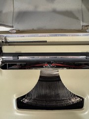Remington Monarch Portable Typewriter Vintage 1960s two-tone color scheme