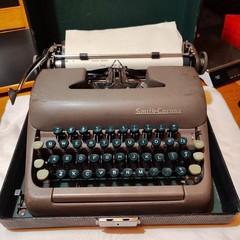 Vintage 1950’s Smith Corona Clipper Portable Typewriter/Case Elite Type