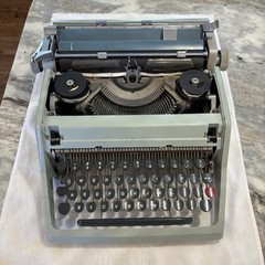 Olivetti Underwood 21 Vintage 1966 Manual Typewriter
