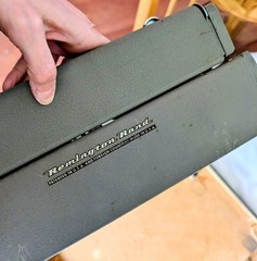 Vtg 1957 Remington Quiet-Riter Manual Typewriter Hard Case Working Condition