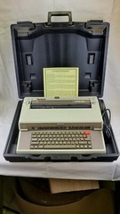 Vintage TA ROYAL ALPHA 2001 Electric Typewriter German W/Heavy Duty Travel Case