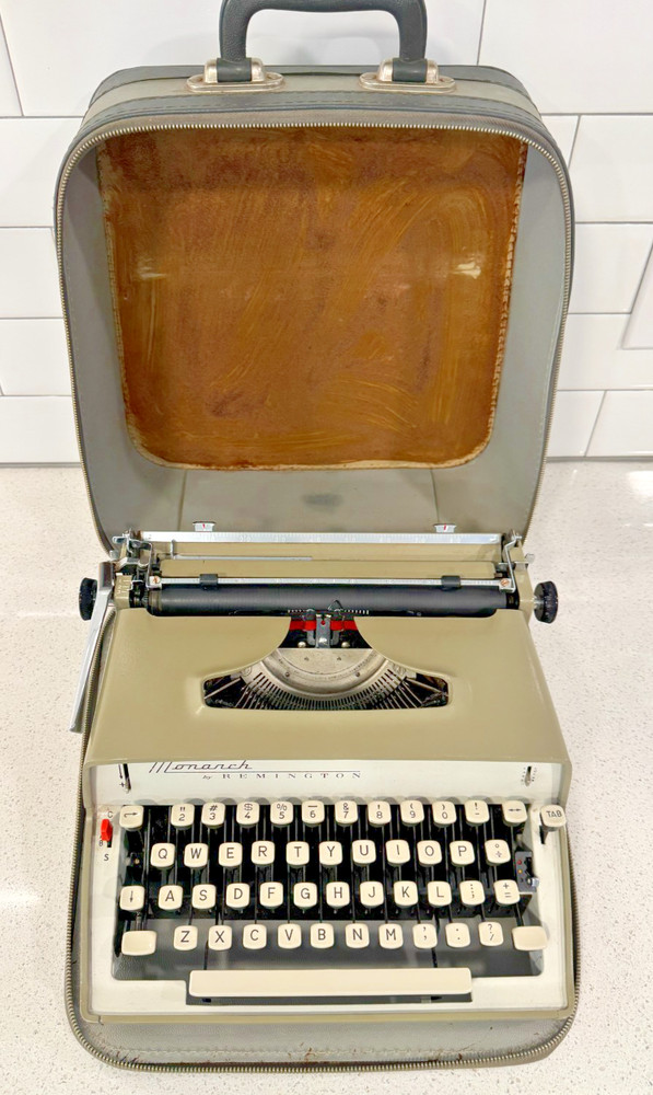 Remington Monarch Portable Typewriter Vintage 1960s two-tone color scheme