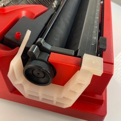 Olivetti 110 Manual Typewriter Red Vintage w/ Carry Case Working Made in Italy