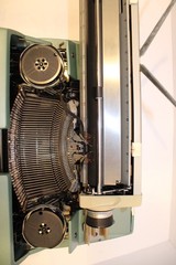 VTG 1966 SMITH CORONA SCM Classic 12 Portable Typewriter