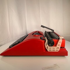 Olivetti 110 Manual Typewriter Red Vintage w/ Carry Case Working Made in Italy